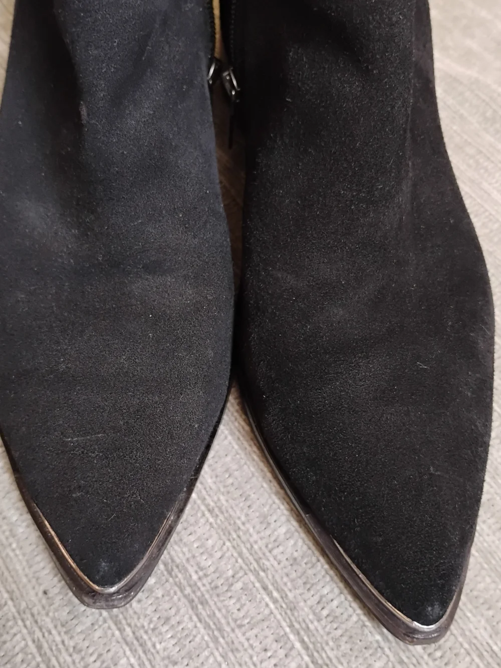 Marc Fisher LTD Yatina Black Suede Ankle Booties Buckle Straps Size 9M - Pre-Own